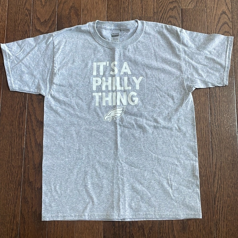 Youth Large Philadelphia Eagles grey tshirt